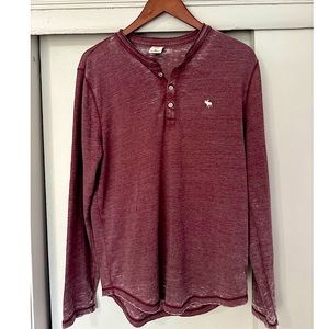Men’s Abercrombie & Fitch Distressed Long Sleeve Tee